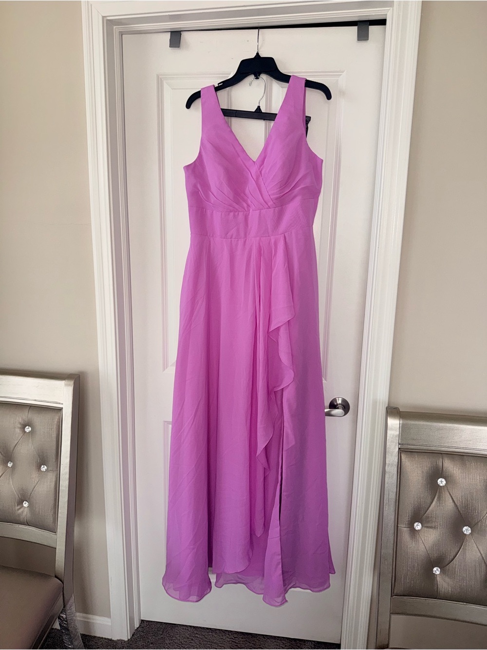 Sleeveless V-Neck Chiffon Maxi Dress in Lavender-Pink